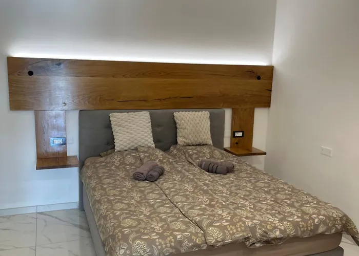 Apartma Rozi Deluxe Daire Koper
