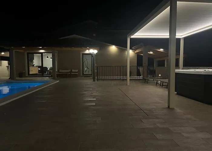 Apartma Rozi Deluxe Daire Koper